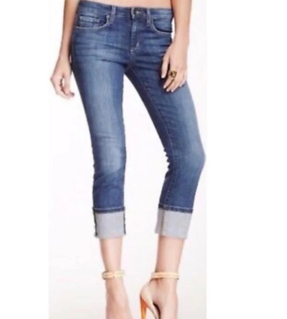 Mossimo Supply Co. Cropped Medium Wash Jeans Size Junior's 17
